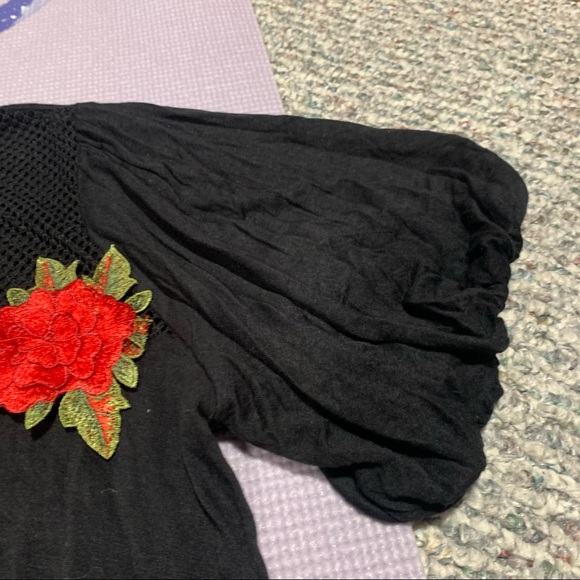 Embroidered flower mesh accented bell sleeve tee - Picture 3 of 4